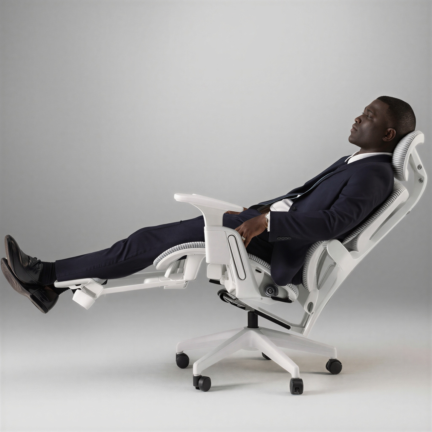 Chaise de bureau pivotante en maille à dossier haut avec support lombaire réglable